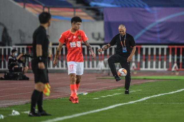 郭德纲红歌改编事件引发调查，娱乐行业病态暴露